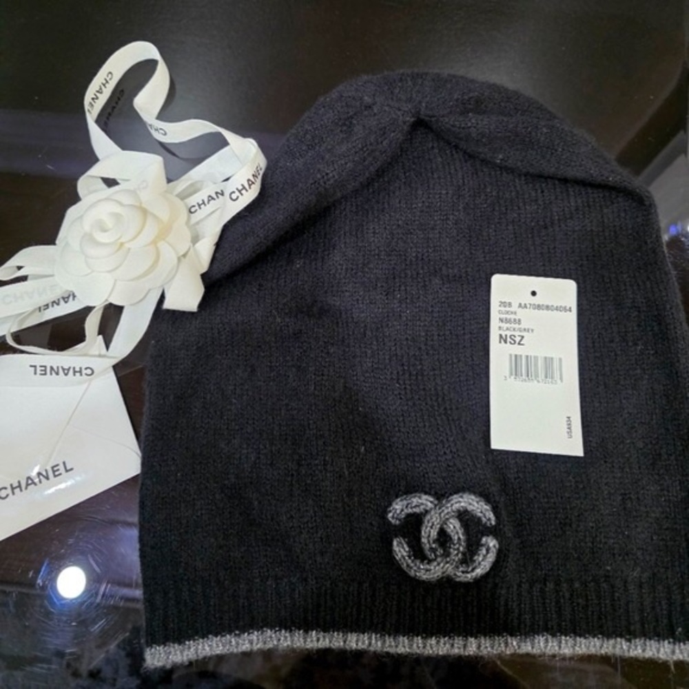 Chanel Black Wool Beanie Hat Italy, worn few times